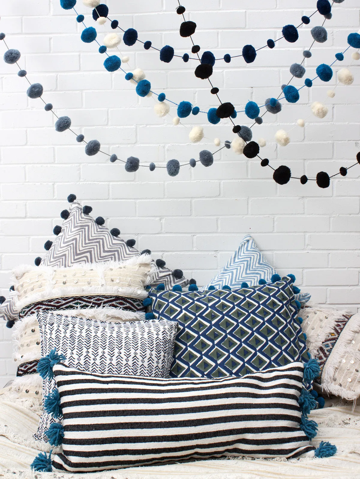 Pom Pom Garland, Grey