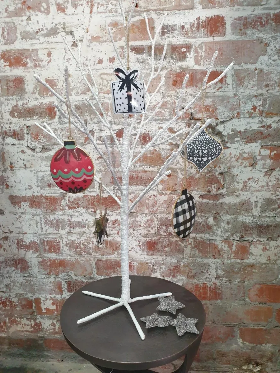 Repurposed Iron Decorations | Black & White Gift