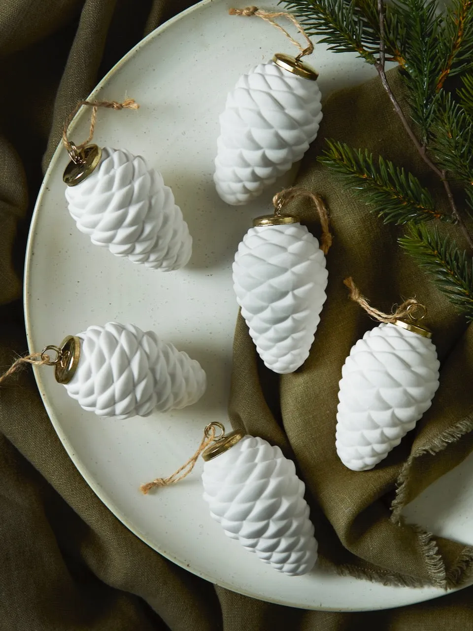 Set of 6 White Ceramic Pinecone Decoration