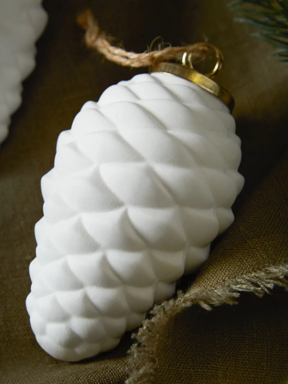 Set of 6 White Ceramic Pinecone Decoration