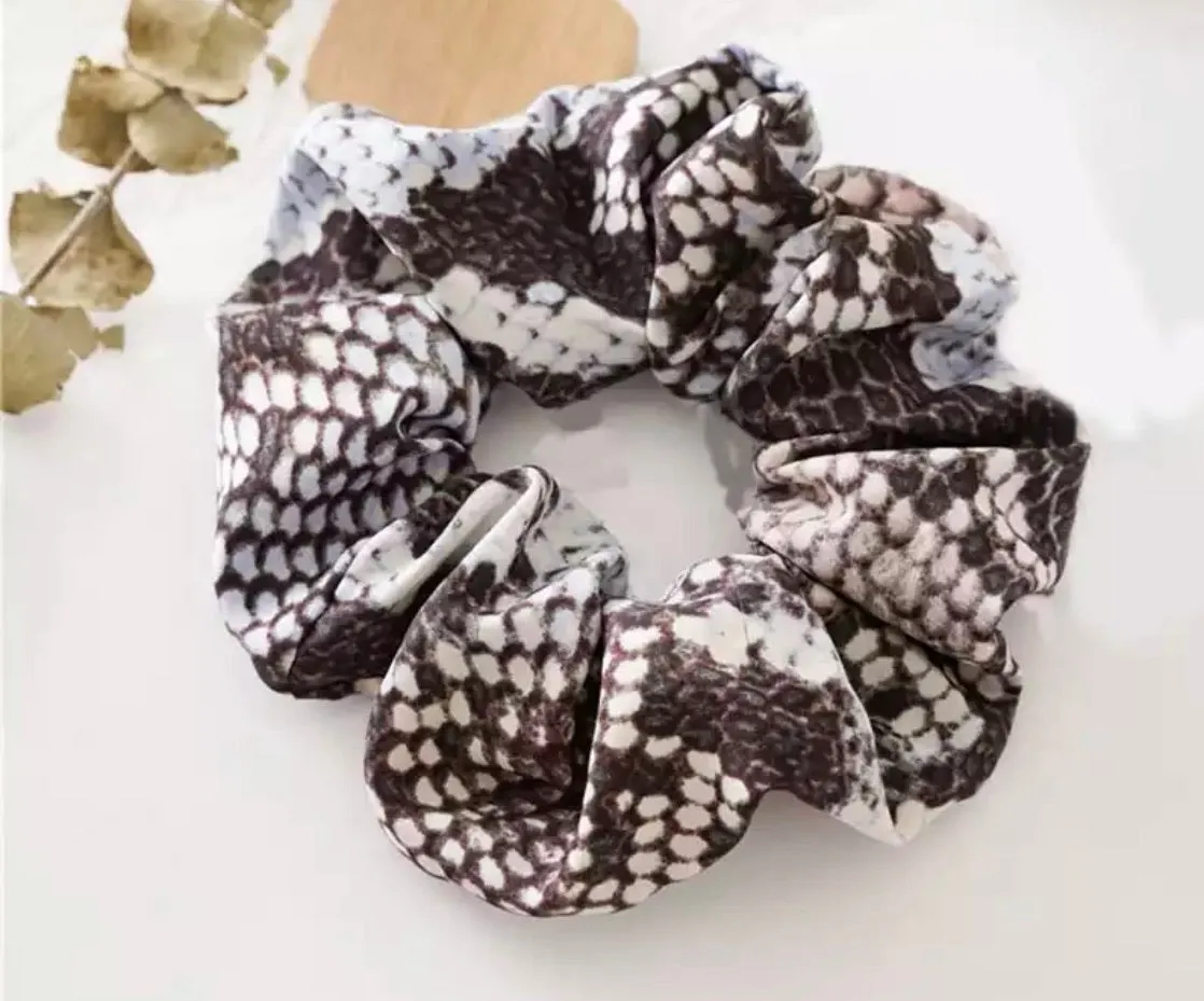 Snake-Print Scrunchie - Pink & Blue